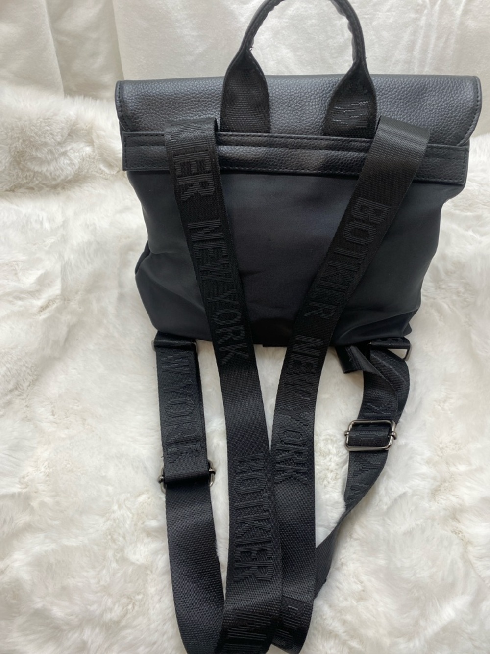 FREE Botkier Backpack - Picture 3 of 4